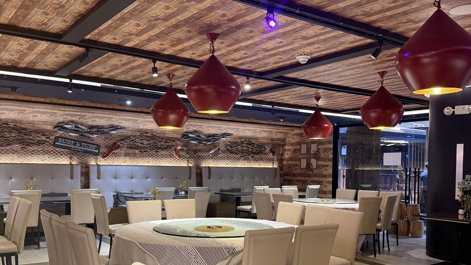 Dock3366 维港荟餐厅圆桌用餐区